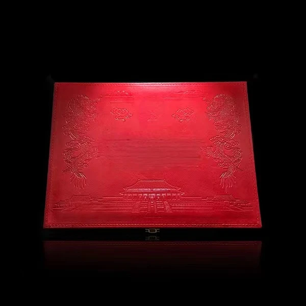 KD大红色印花皮包木 木盒包装  120C+ZHGZWDQ