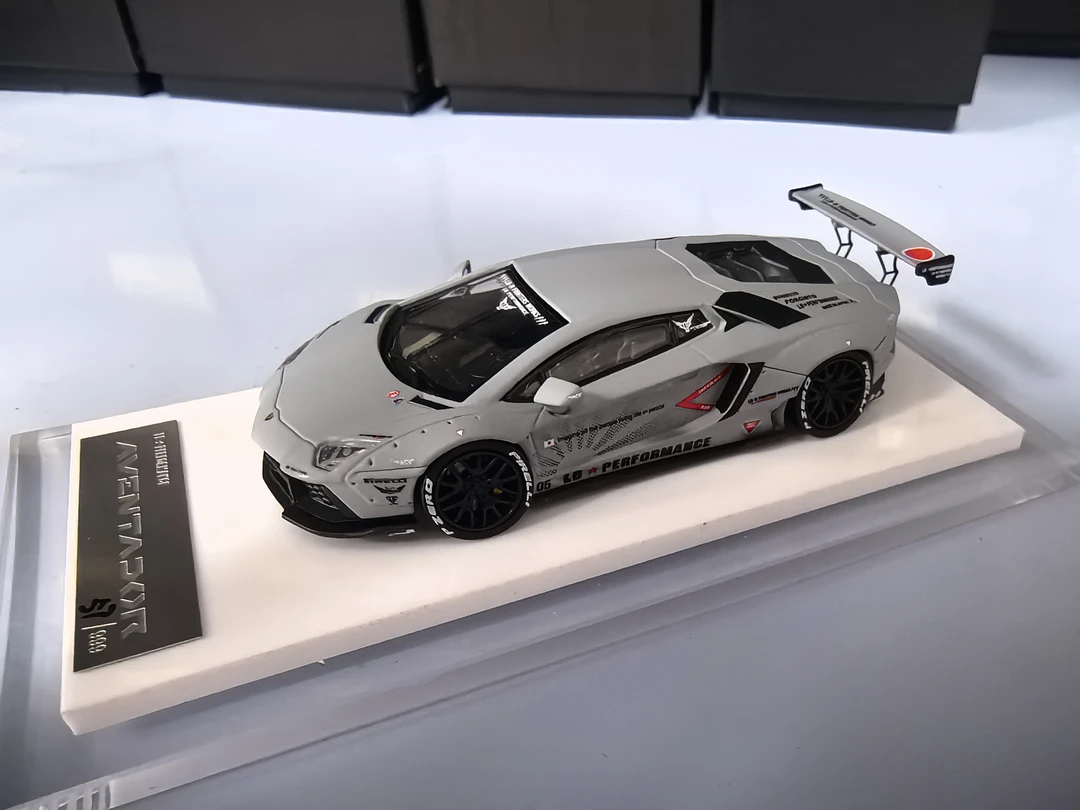 LB原厂1:64兰博基尼Aventador LP700-4宽体大牛超跑树脂汽车模型