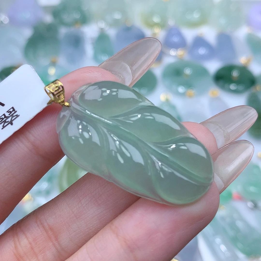 翡翠颈饰18K金镶嵌叶子