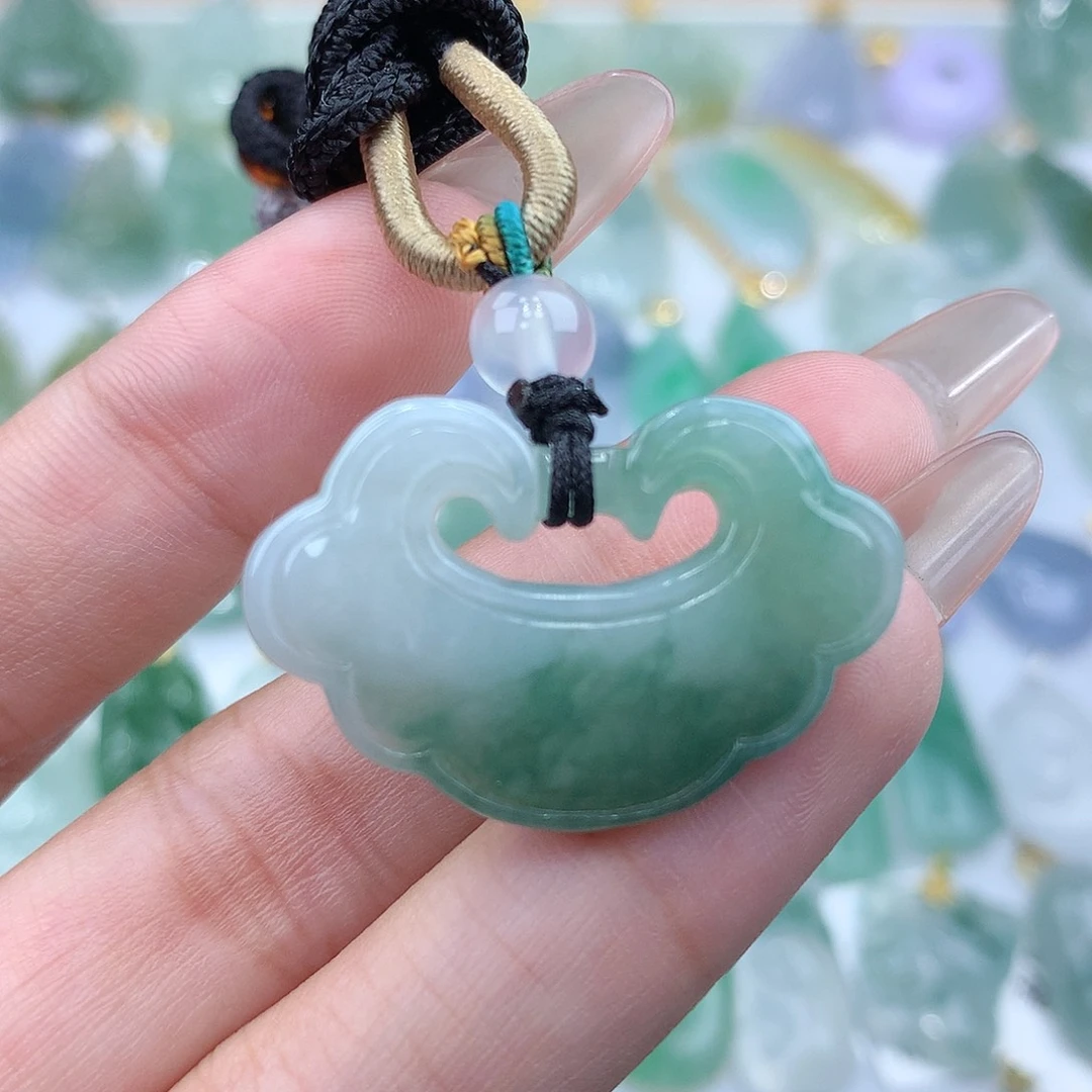翡翠颈饰未镶嵌平安锁