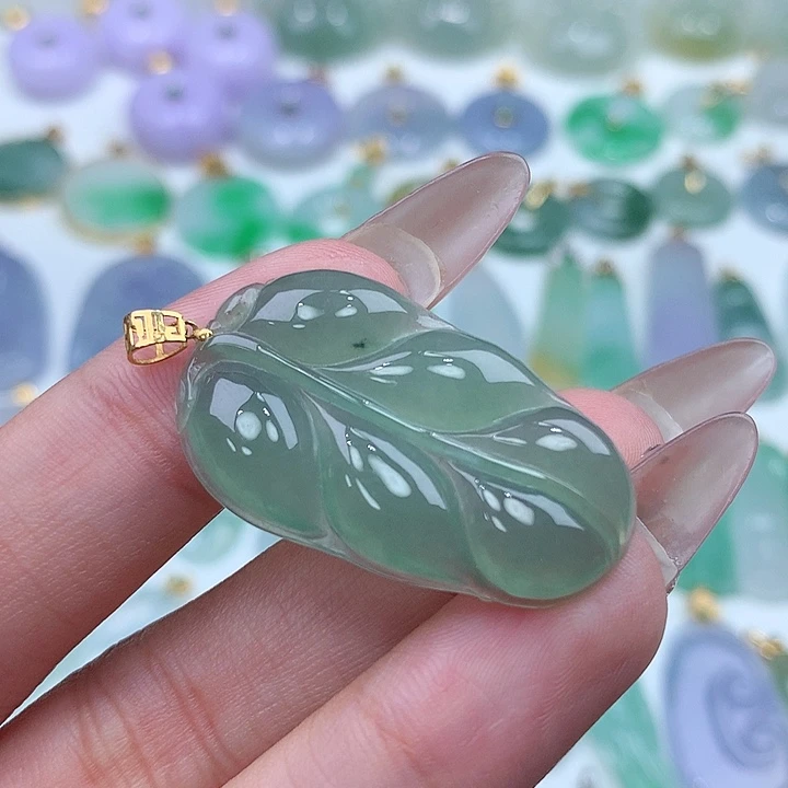 翡翠颈饰18K金镶嵌叶子