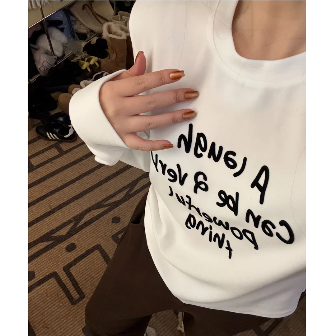 晶咕【肤感享受】百搭印花设计感套头显瘦打底内搭字母绣花上衣
