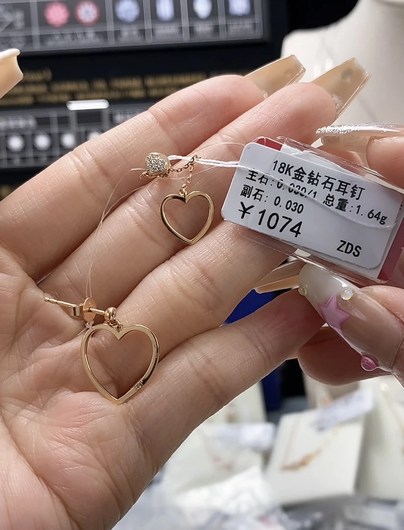 18k金钻石耳钉气质