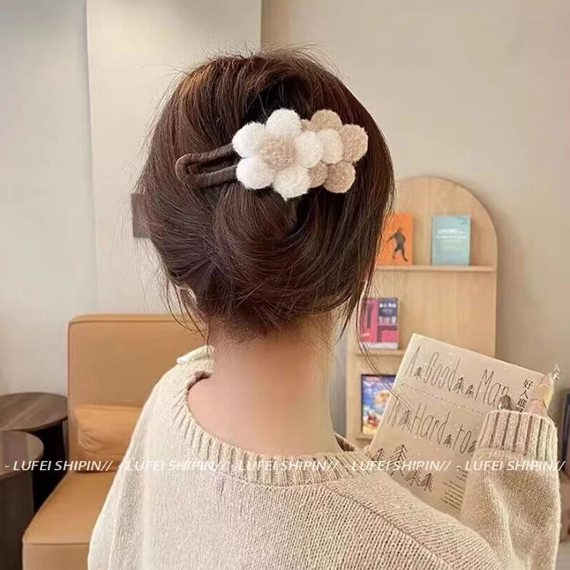 毛绒花朵鸭嘴夹百搭盘发韩式后脑勺发夹高级感温柔秋冬发卡头饰