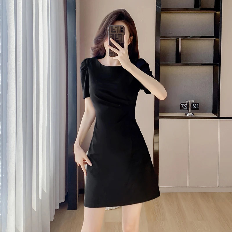 小众连衣裙收腰显瘦气质法式赫本风小黑裙性感时尚包臀裙小个子夏