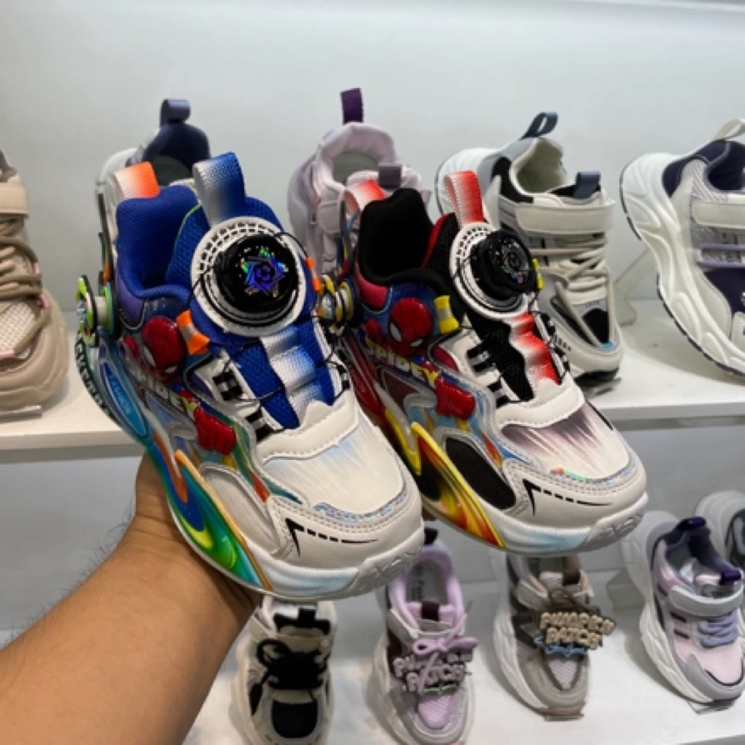 秋季新款 A6823儿童风车闪灯卡通28-32码舒适运动鞋