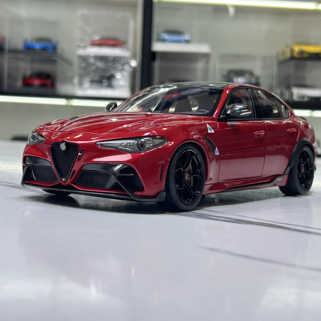 MH 阿尔法罗密欧Alfa Romeo Giulia GTA仿真汽车模型1 18收藏摆件