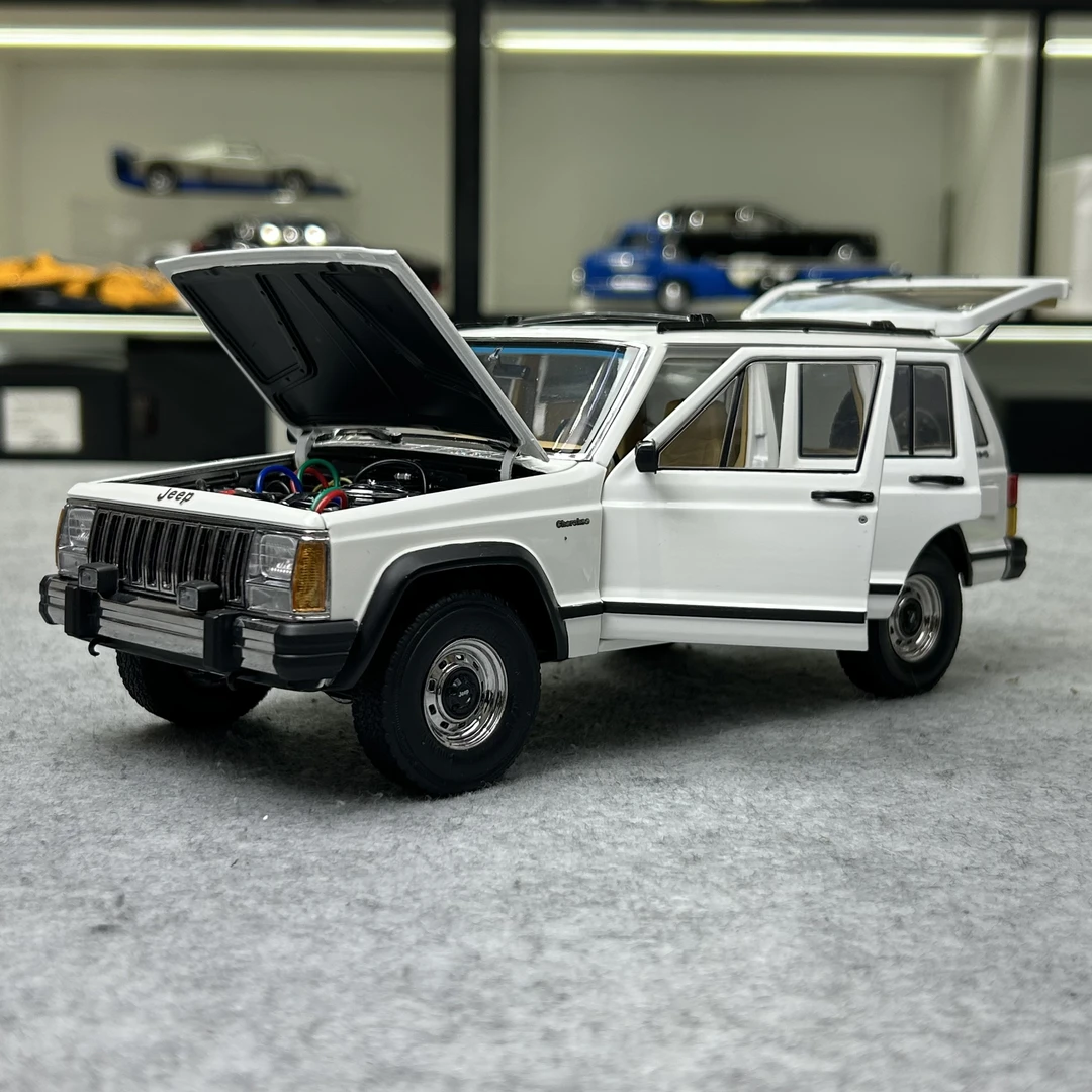 极光原厂1:18汽车模型 吉普小切诺基2500 Jeep Cherokee重案六组