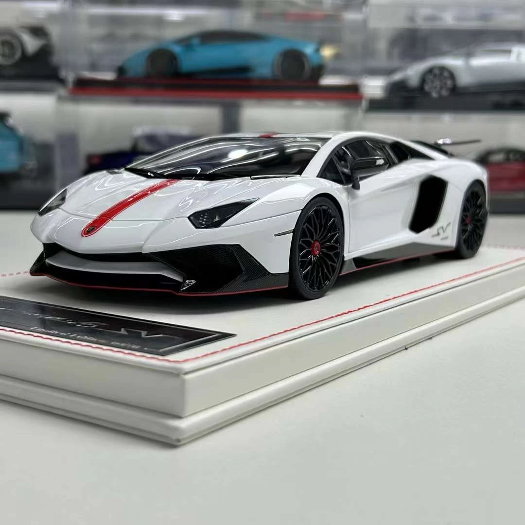DM 1:18 兰博基尼LP750-4 SV隐藏版 白色红条 树脂汽车模型限量版