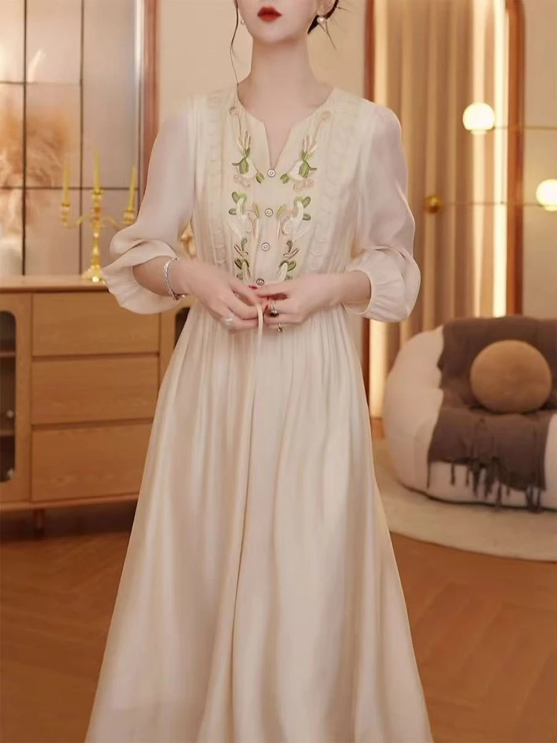 新中式日常重工刺绣连衣裙女2024夏季新款宽松显瘦气质女装连衣裙