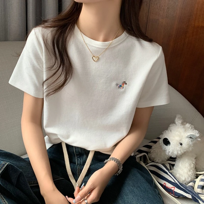正肩白色短袖T恤女夏季2025新款宽松圆领刺绣体恤设计感小众上衣