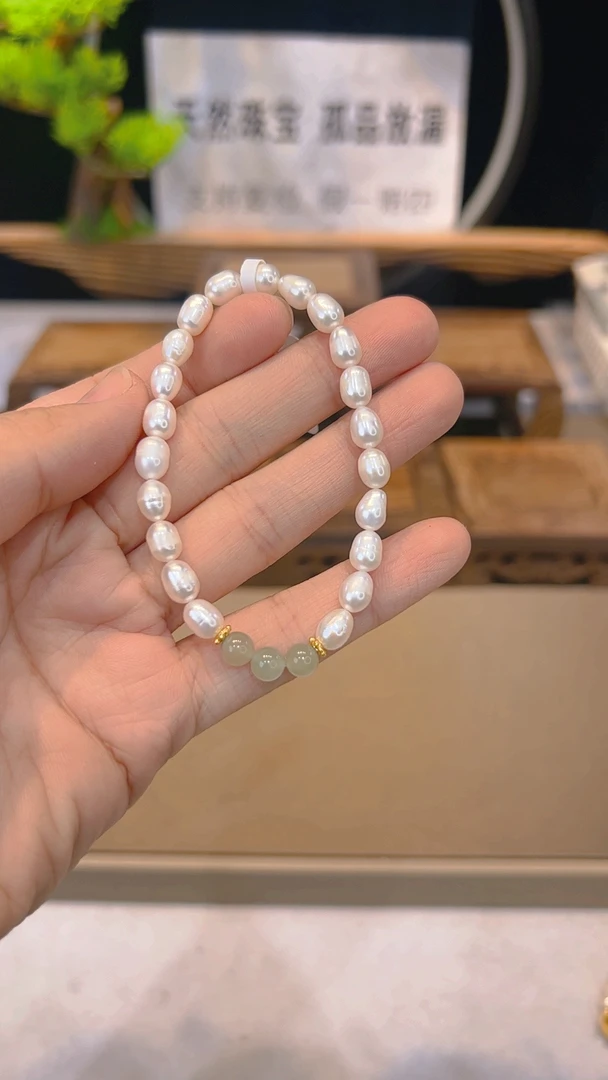 单圈淡水珍珠搭三颗和田玉配珠款手串Y2159