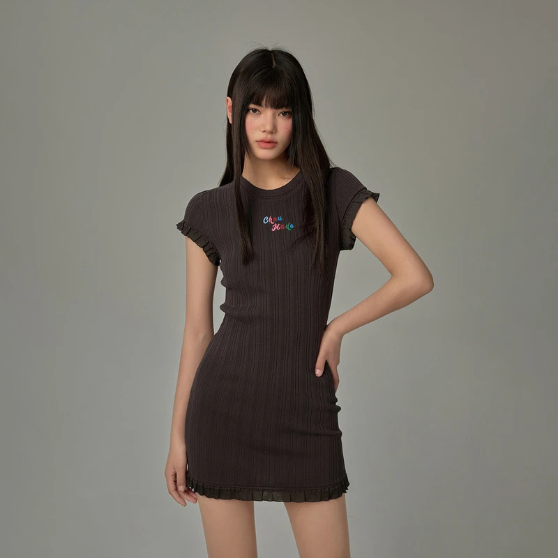 CHUU夏季女装字母绣花设计木耳边百搭显瘦小众辣妹性感连衣裙