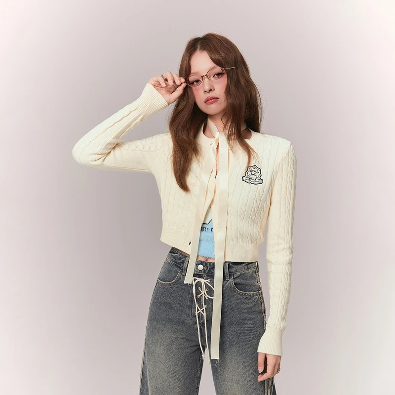 CHUU冬季女装刺绣学院风修身显瘦气质韩系高级感显瘦百搭针织衫