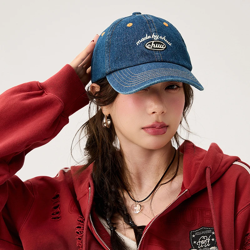 CHUU冬季女装字母刺绣设计显脸小运动休闲风穿搭鸭舌帽
