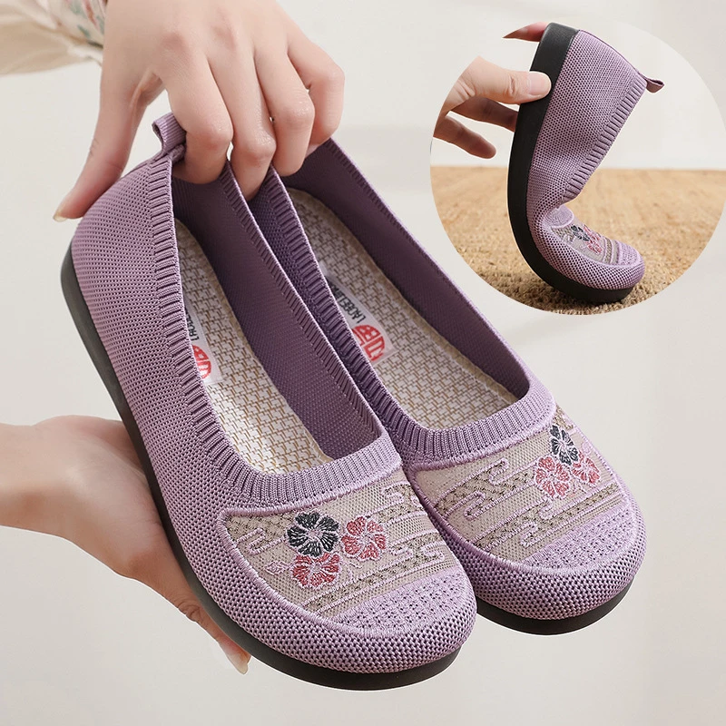 老北京布鞋女夏季新款中老年网面绣花鞋透气镂空凉鞋一脚蹬妈妈鞋