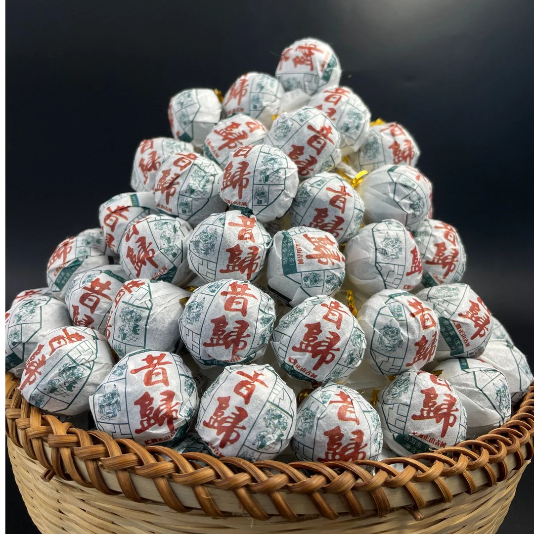 昔归忙麓头春头采 古树龙珠 普洱 生茶 茶8克一颗到手30颗 21年