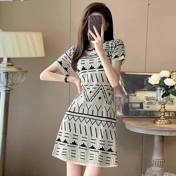 茶歇法式小香风短袖针织连衣裙女夏季高级感气质名媛高端小众短裙