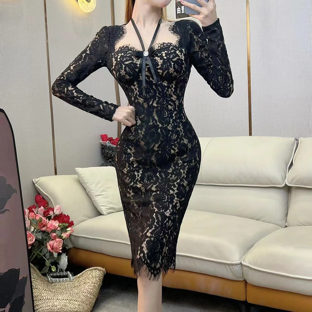 鱼子定制「威廉古堡」时尚性感修身小心机纯欲蕾丝连衣裙Q0513