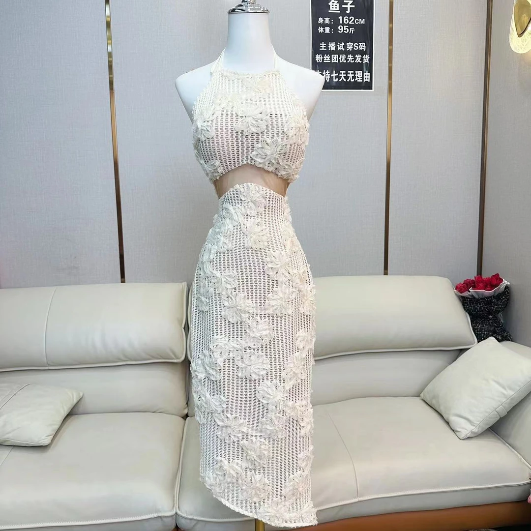 鱼子定制「浮世清欢」气质时尚蕾丝绣花开叉斜摆挂脖连衣裙Q0771