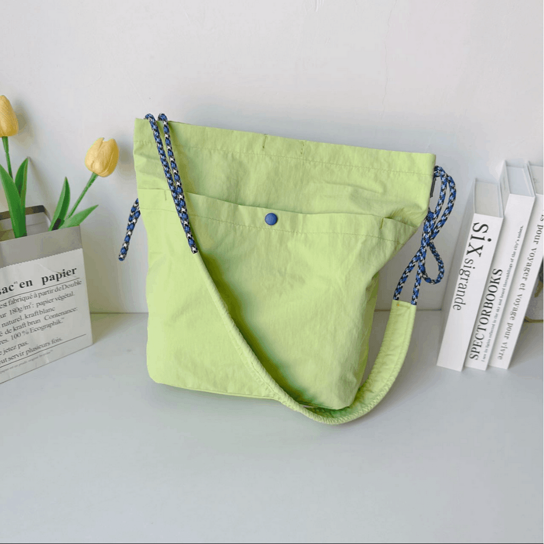 1【户外必备】  运动休闲时尚百搭斜挎单肩包  B092