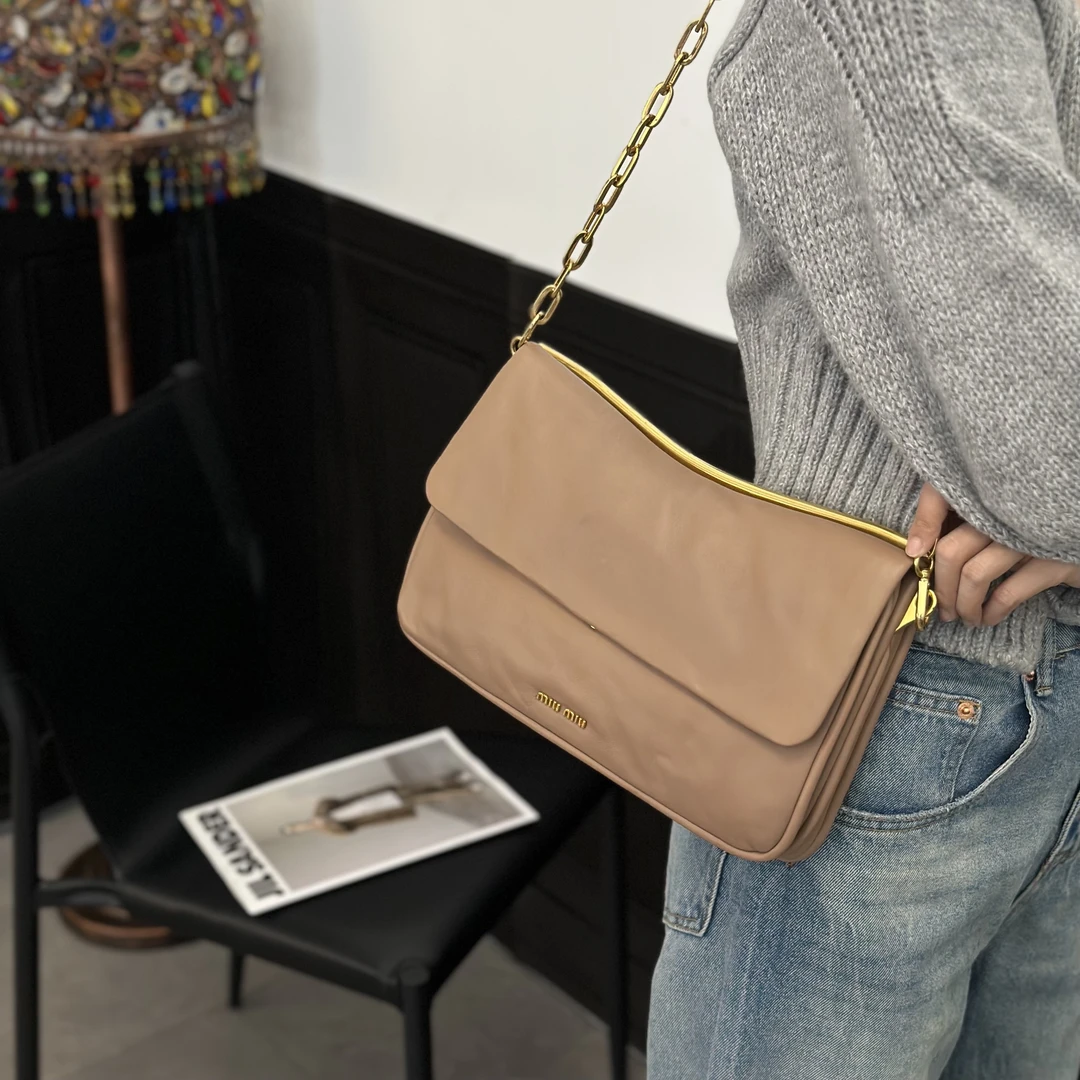 95新 MIU MIU/缪缪 阿白奢品｜miumiu奶茶色双子星斜挎包