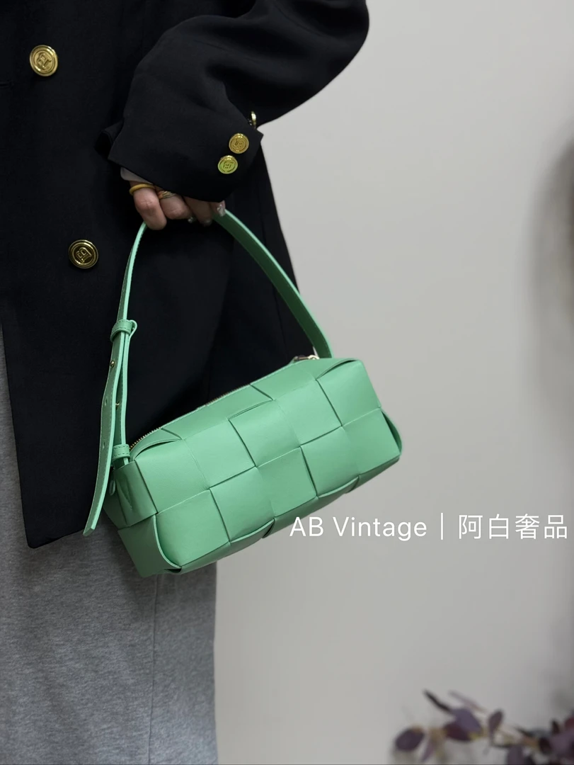 95新 BOTTEGA VENETA/葆蝶家 阿白奢品/BV 海妖绿brick cassette