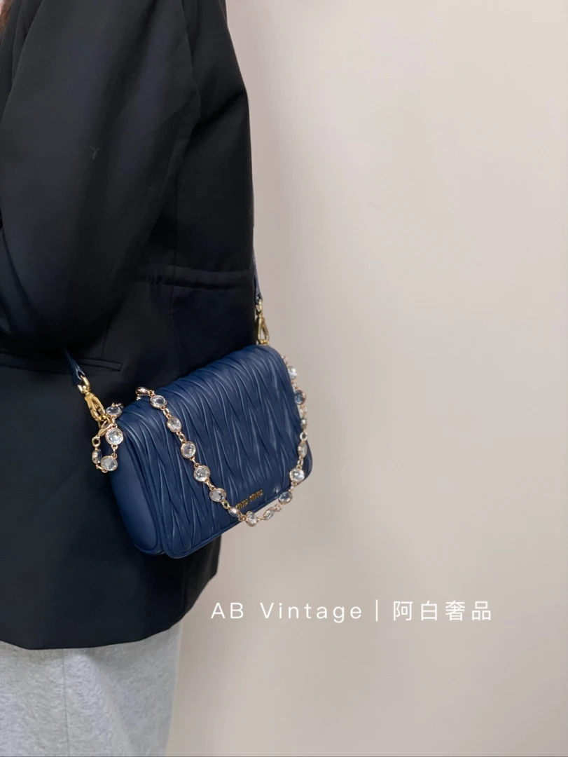 95新 MIU MIU/缪缪 阿白奢品/缪缪 藏蓝色褶皱单肩包