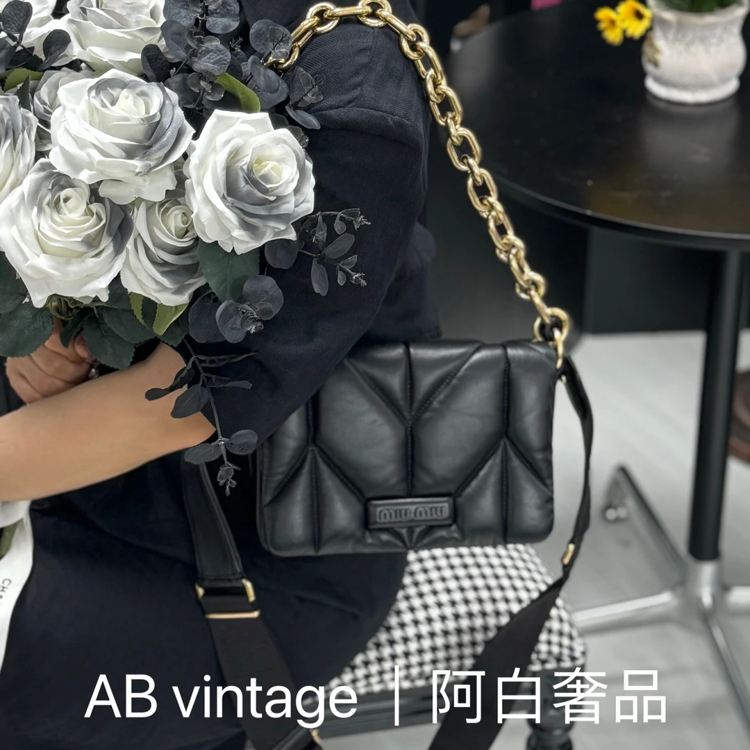 99新 MIU MIU/缪缪 阿白奢品/缪缪 黑色泡芙单肩包