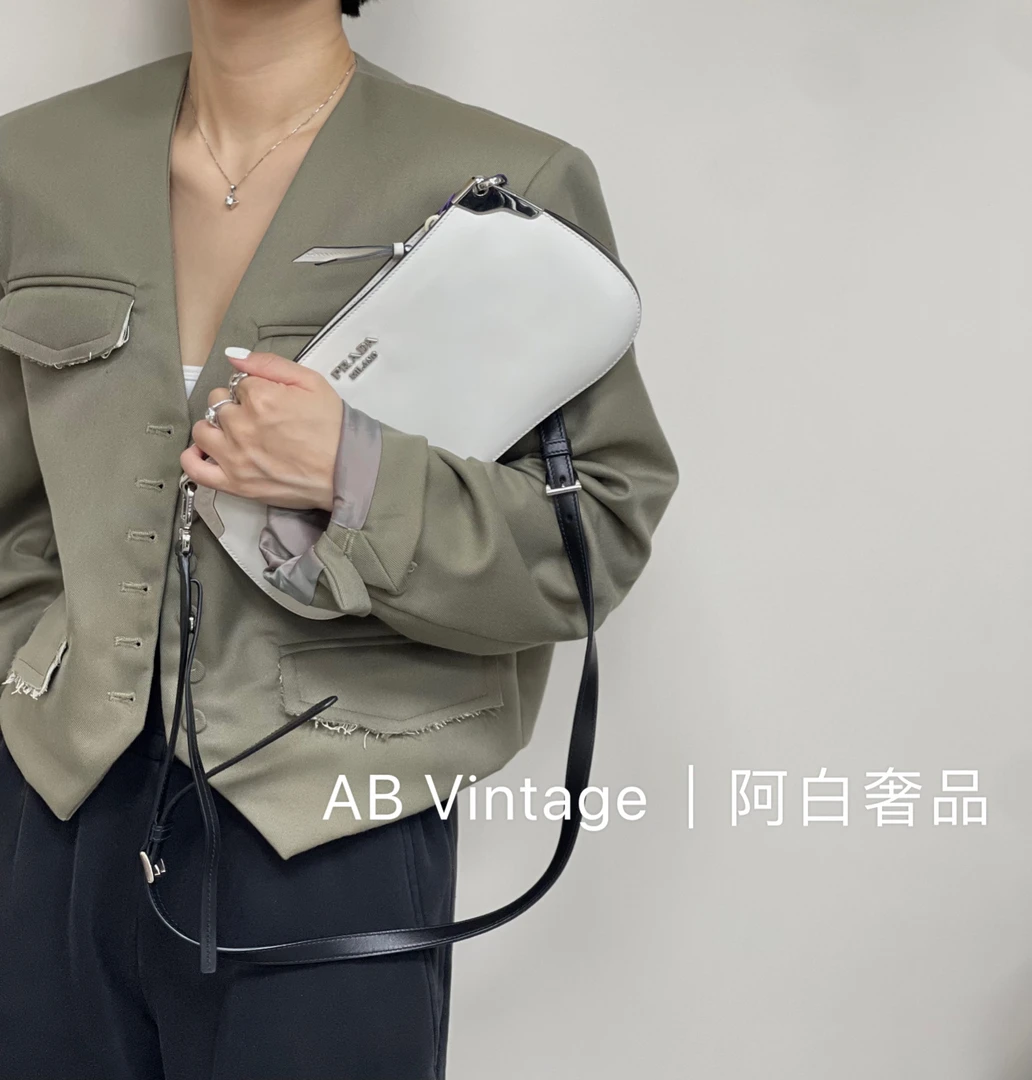 95新 Prada/普拉达 阿白奢品/Prada 白色斜挎包