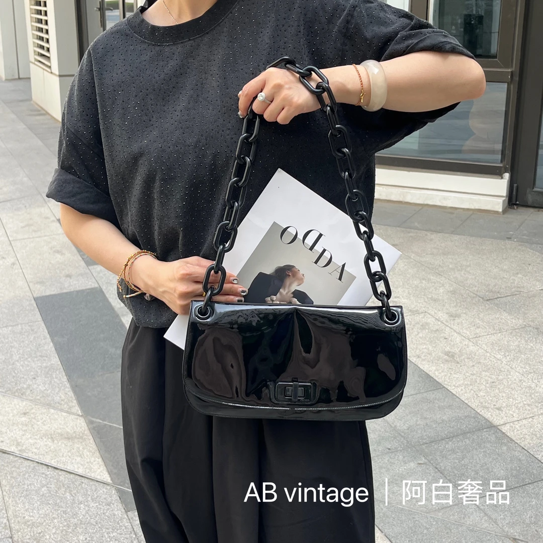 95新 Prada/普拉达 阿白奢品/Prada 漆皮亚克力链条腋下包