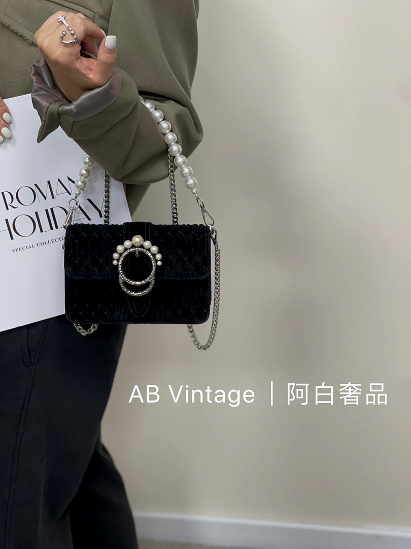 95新 MIU MIU/缪缪 阿白奢品/缪缪 丝绒珍珠扣单肩包