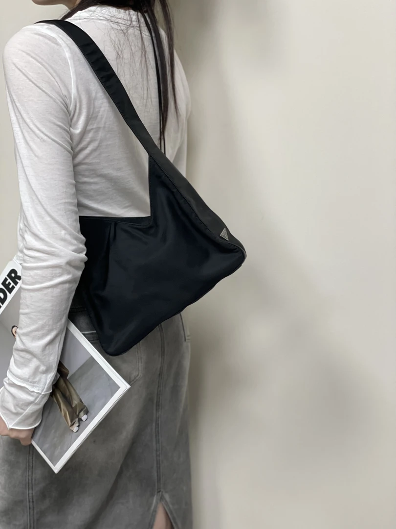 95新 Prada/普拉达 阿白奢品｜Prada黑色异形包