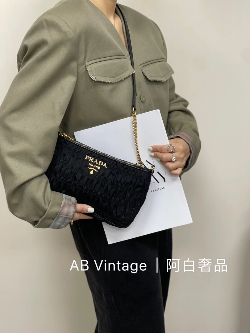 95新 Prada/普拉达 阿白奢品/Prada 降落伞褶皱包