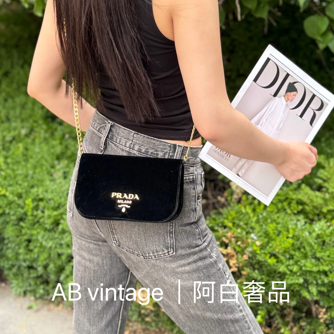 95新 Prada/普拉达 阿白奢品/Prada 丝绒单肩包