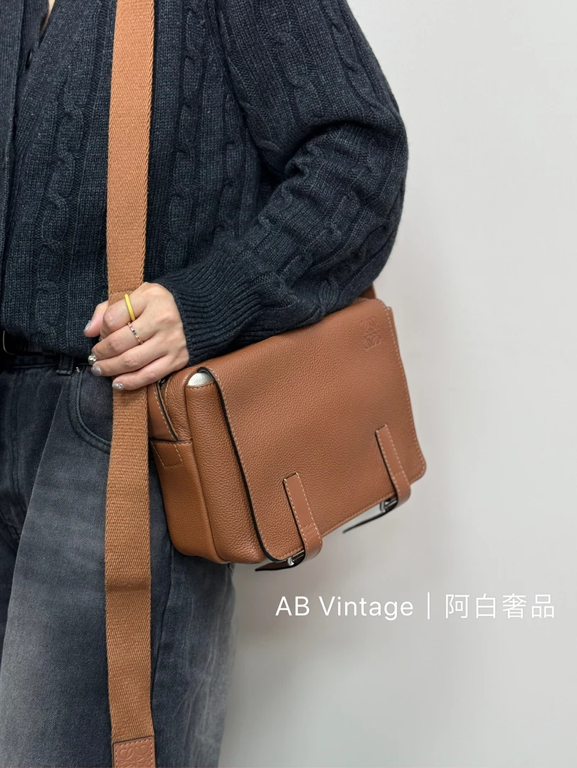 95新 LOEWE/罗意威 阿白奢品/罗意威 焦糖色邮差包