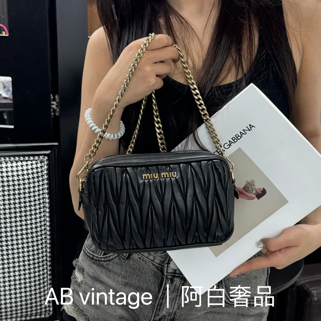 95新 MIU MIU/缪缪 阿白奢品/缪缪 黑色相机包