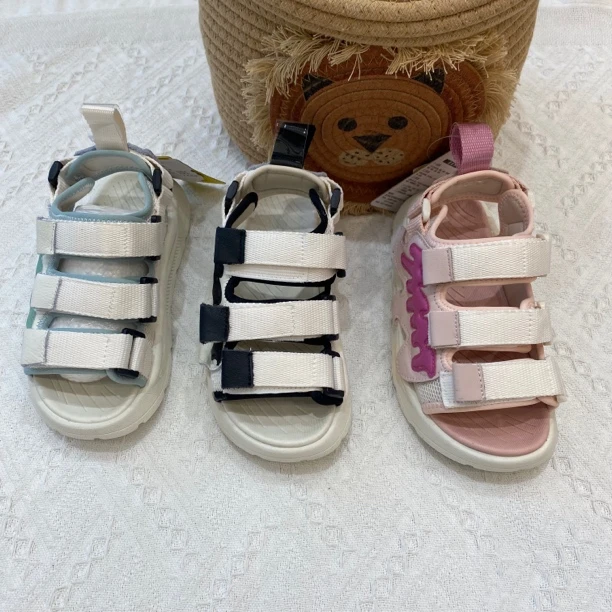 32058高端童装时尚百搭新款凉鞋
