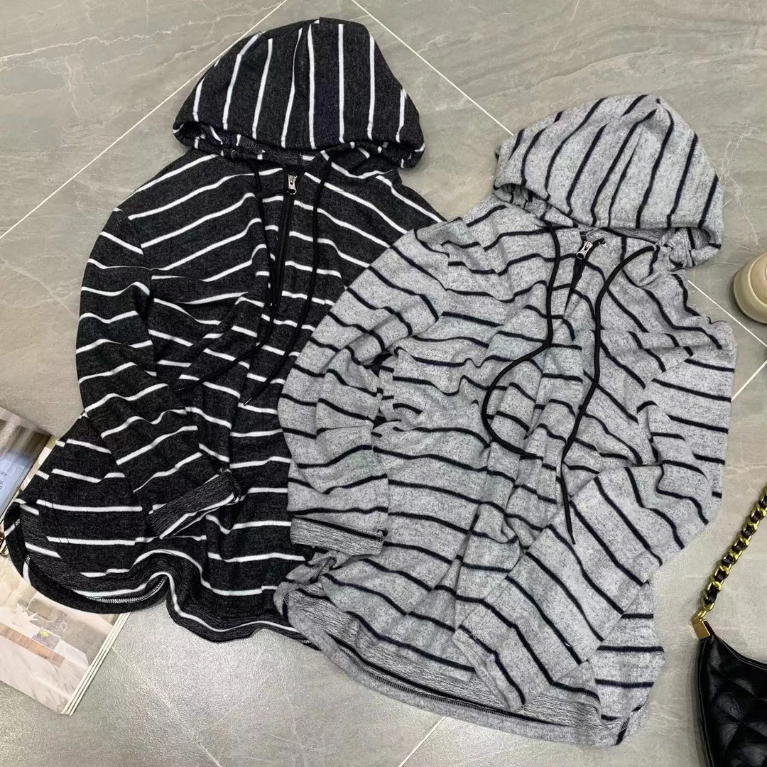 Manmi 磨毛撞色条纹连帽T恤 772