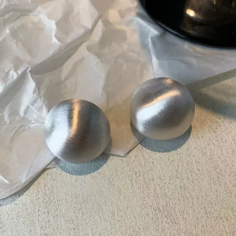 非金属树脂耳饰 Manmi   磨砂拉丝豆豆耳钉   084