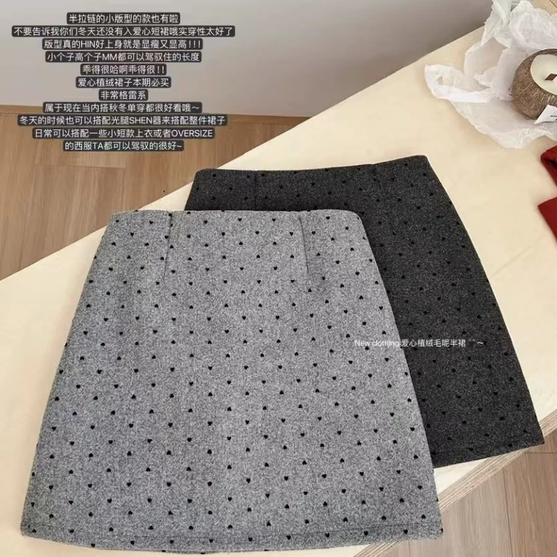 植绒爱心波点毛呢短裙子女秋冬加厚百搭高腰显瘦小个子A字半身裙