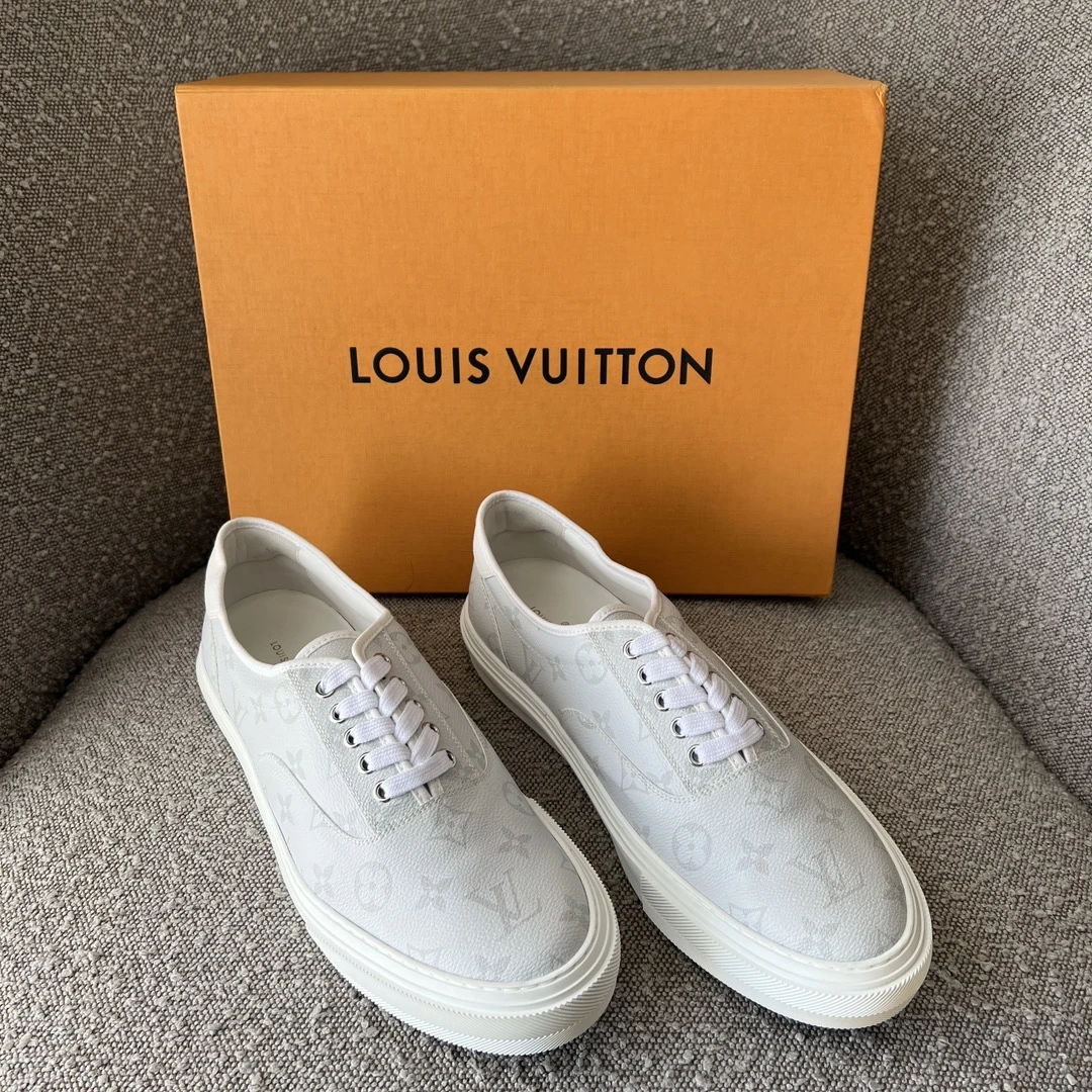全新未使用 LouisVuitton/路易威登 男士经典老花满Logo球鞋浅灰
