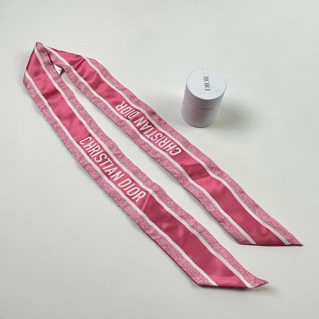 全新未使用 DIOR/迪奥 女士经典时尚百搭小丝巾 粉色