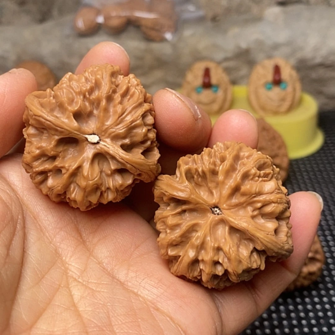 【闪购商品】文玩核桃吊坠木***杨