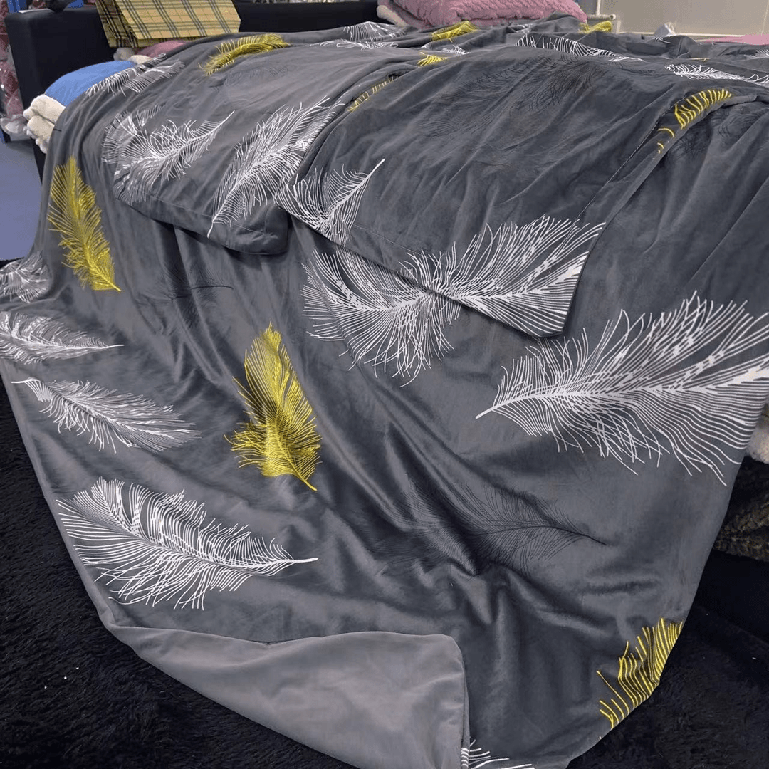 【宝宝绒枕套】灰底羽毛 枕套48*76  j025