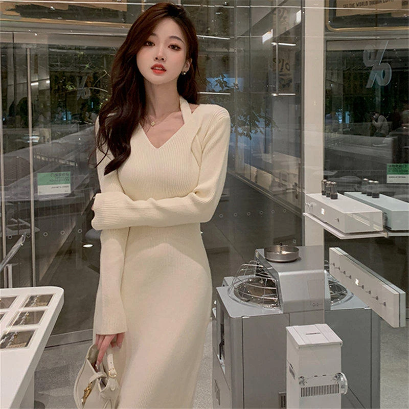 配大衣温柔风高端针织连衣裙女春季显瘦v领毛衣小众长裙子