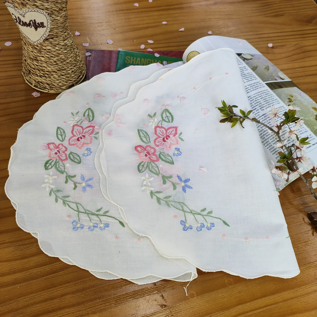 F316 手绣玫瑰花椭圆大盘垫白底彩绣棉质47x33cm（2片）