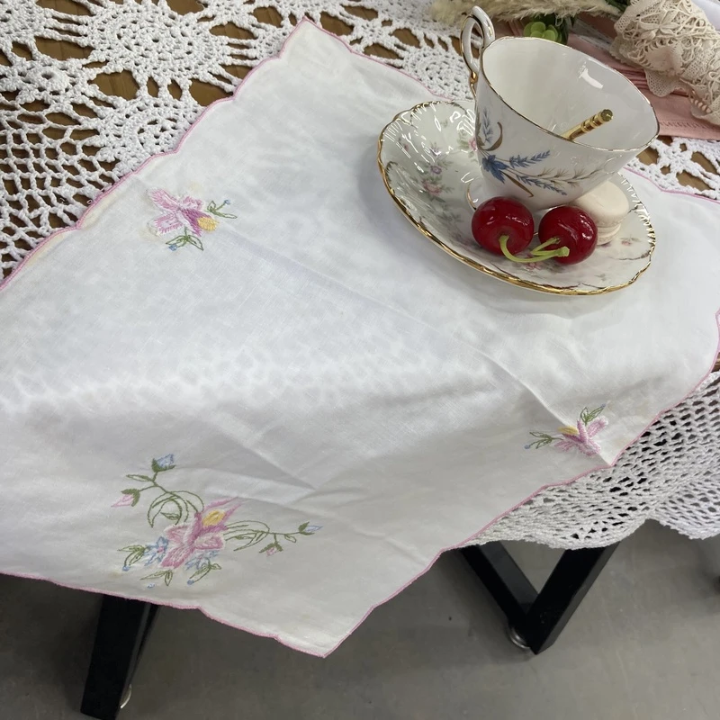 G229    刺绣 紫花 长方盘垫  白色棉质40*26 有氧化【2片】