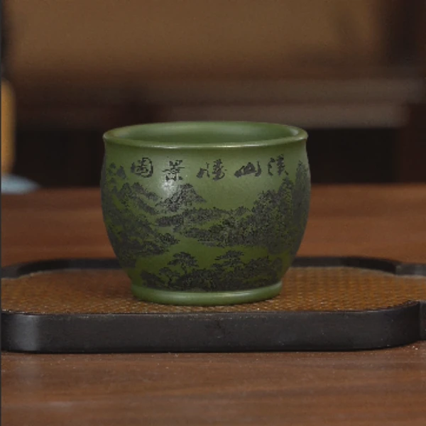 1067宜兴原矿紫砂茶具苹果绿泥刻绘溪山山水主人杯XY180ml左右