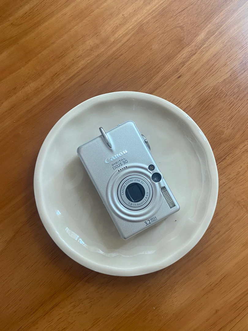 9新  佳能ixus30，成色如图，功能完好